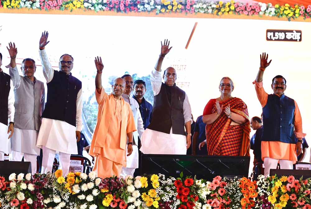 मुख्यमंत्री ने लखनऊ वासियों को दी बधाई, कहा- 45 मिनट का सफर अब 10-15 मिनट में होगा पूरा