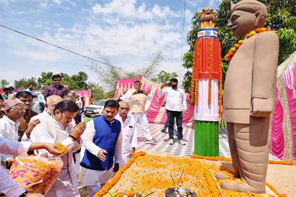 स्वतंत्रता संग्राम सेनानी के जयंती समारोह एवं कृषक सम्मेलन में हुए शामिल