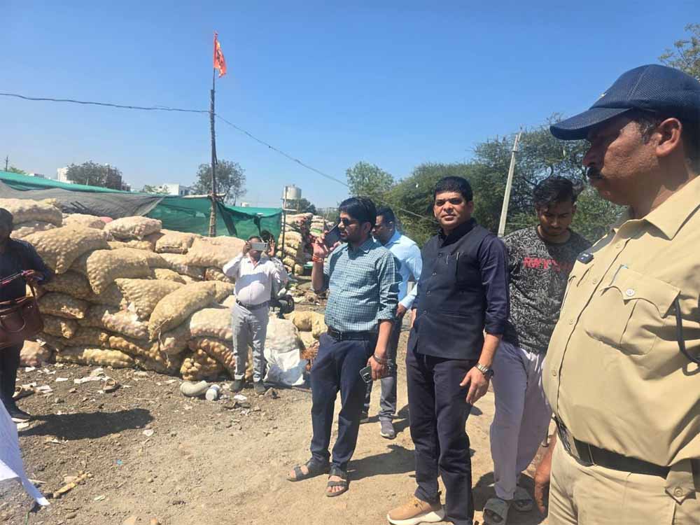 कोदरिया में अवैध आलू चिप्स कारखानों पर छापा, नियमों के उल्लंघन पर तीन इकाइयां सील