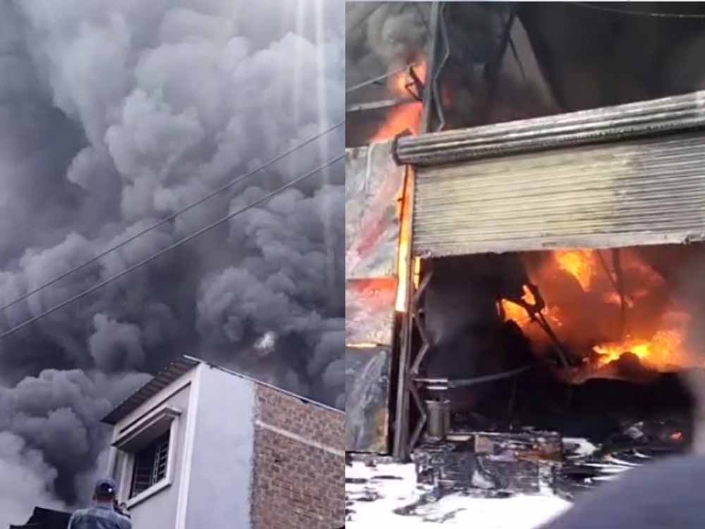 इंदौर में आग का कहर: स्क्रैप गोदाम धधका, कई किलोमीटर तक दिखा काला धुआं