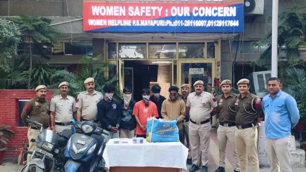 मायापुरी में सक्रिय लुटेरा गैंग पर पुलिस का शिकंजा, पांच बदमाश गिरफ्तार
