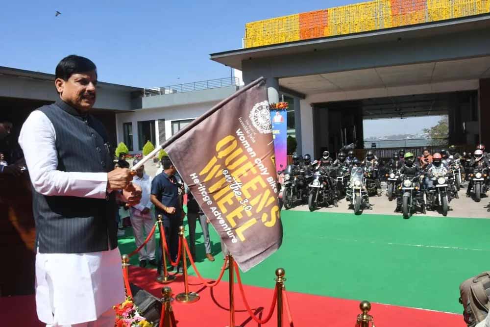 1400 KM का सफर करेंगी 25 जांबाज बाइकर्स, क्वींस ऑन द व्हील्स 3.0 को CM मोहन यादव ने दिखाई हरी झंडी