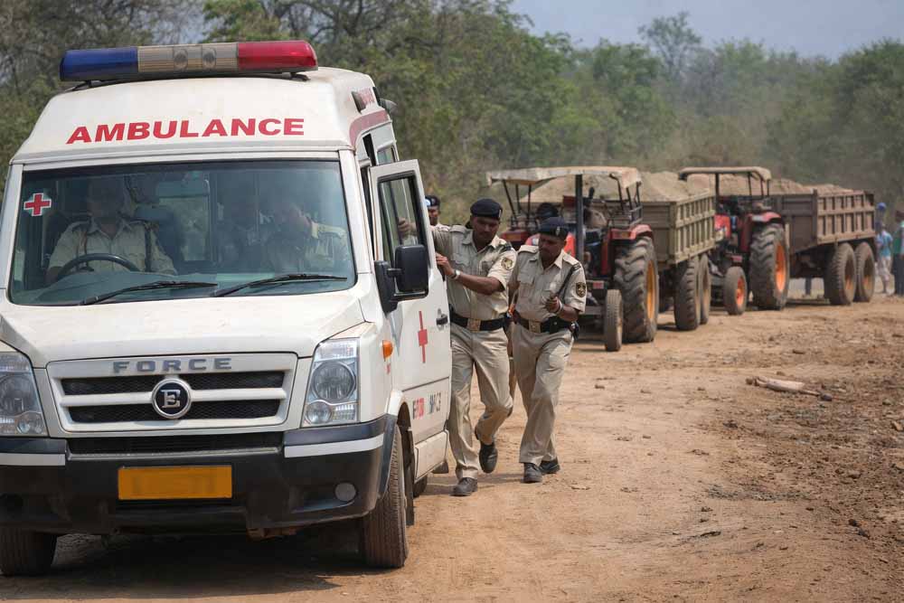 फिल्मी अंदाज में कार्रवाई: एंबुलेंस में छिपकर पहुंची पुलिस, बालाघाट में रेत माफिया पर बड़ा एक्शन