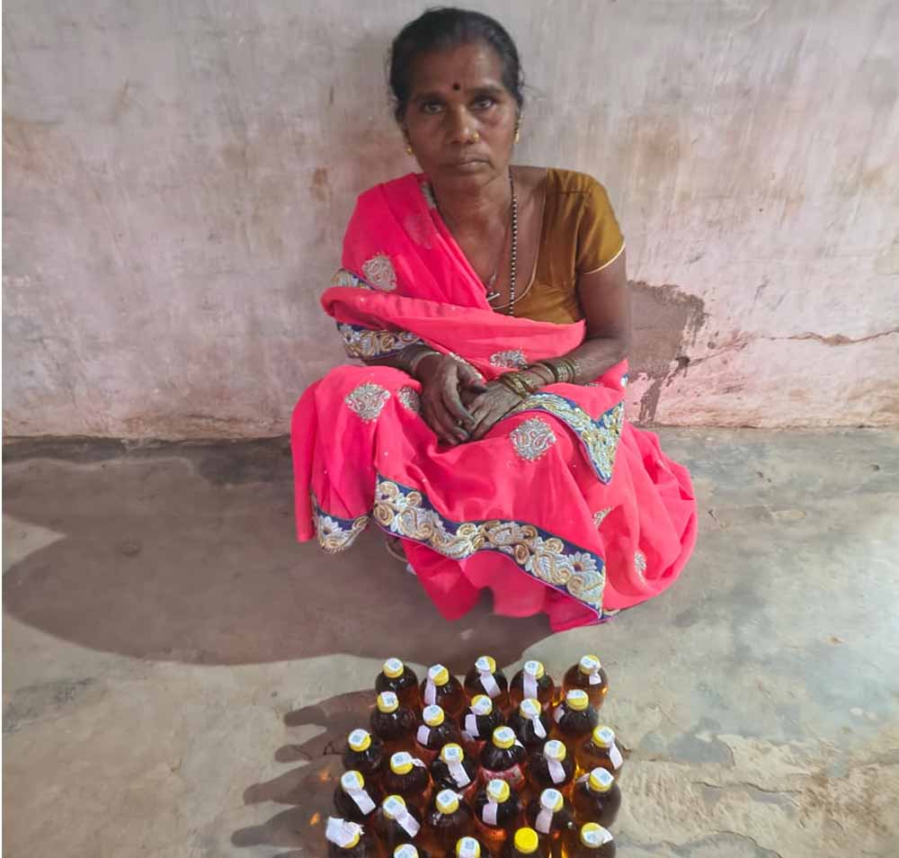 अवैध शराब पर कार्रवाई, संयुक्त टीम ने 10 हजार से ज्यादा की देशी मदिरा पकड़ी