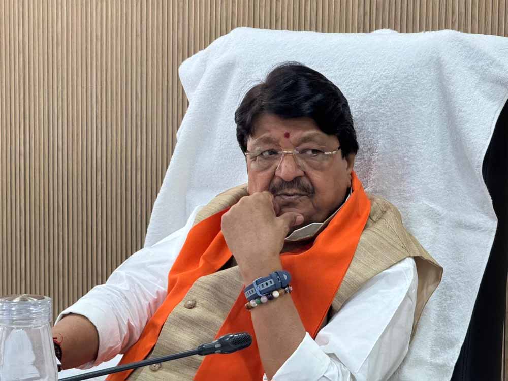 नगरीय विकास एवं आवास मंत्री कैलाश विजयवर्गीय ने मध्यप्रदेश गृह निर्माण एवं अधोसंरचना विकास मंडल की समीक्षा बैठक ली