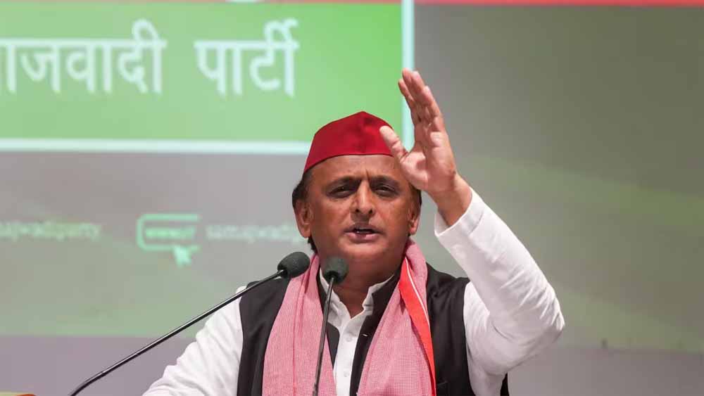 अखिलेश यादव की मौजूदगी में रोहित पांडेय समेत कई नेता सपा में शामिल, BJP पर तीखा प्रहार