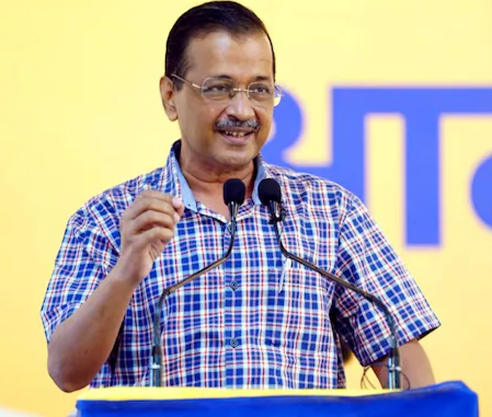 गुजरात में केजरीवाल का बड़ा वादा: महिलाओं को ₹1000 देने का ऐलान, चुनावी माहौल गरम