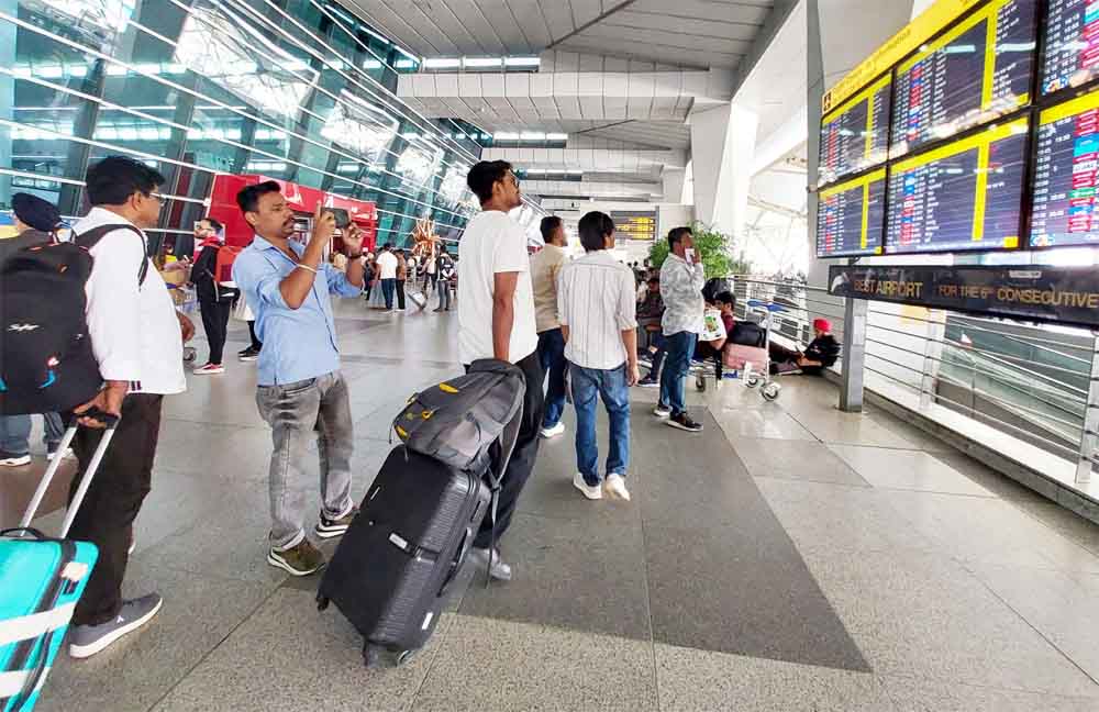 ईरान तनाव के चलते फ्लाइट्स पर ब्रेक: आज भी सैकड़ों उड़ानें रद्द, रिफंड नियमों में ढील