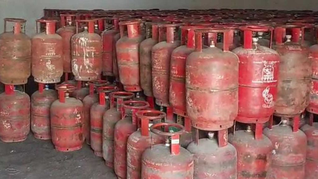 ईंधन संकट की खबरें बेबुनियाद, बिलासपुर जिले में हजारों लीटर तेल और गैस सिलेंडर उपलब्ध