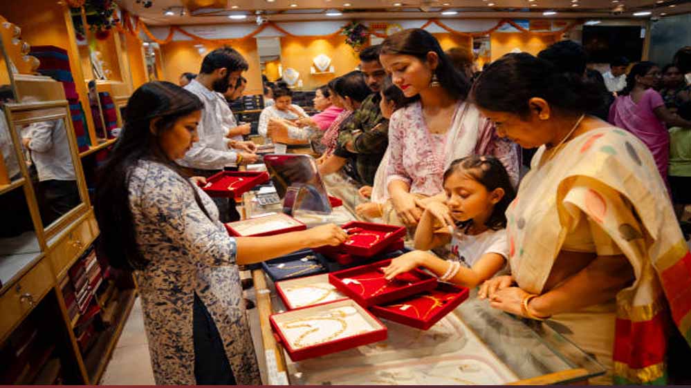 मिडिल ईस्ट तनाव से सोने और चांदी की कीमतों में उछाल, सोना 1.70 लाख, चांदी 3 लाख की ओर