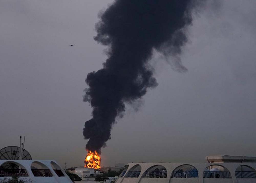 अबूधाबी में मिसाइल हमला, घरों के बीच गिरा मलबा; भारतीय समेत कई लोग घायल