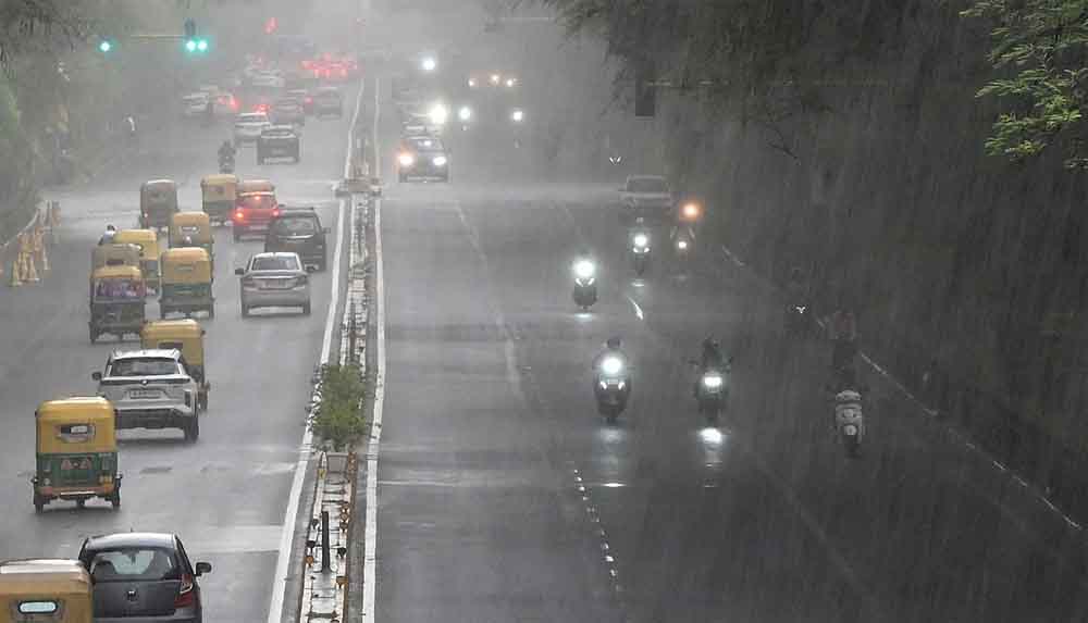 यूपी में बारिश का दौर जारी, तीन दिन में कई बार बदलेगा मौसम का रंग