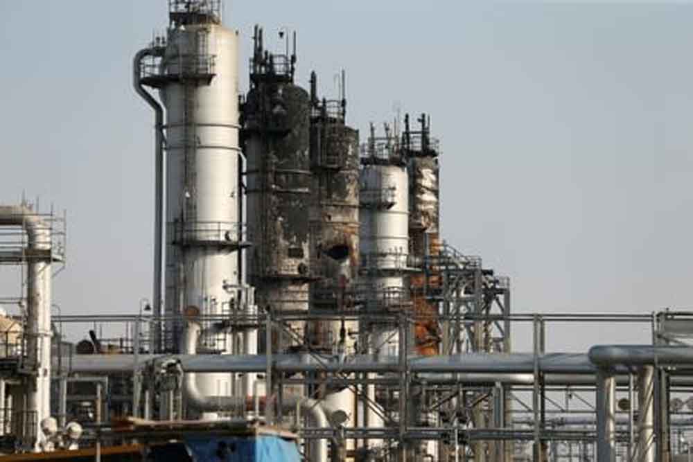 सऊदी अरब की बड़ी तेल कंपनी ने रोका उत्पादन, ईरान से टकराव के बाद महंगाई का खतरा