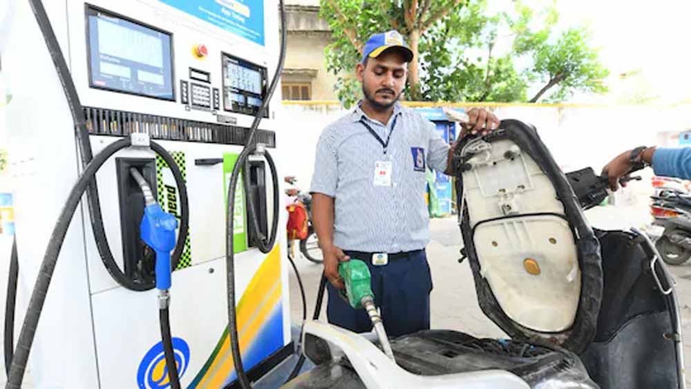 महंगाई के बीच आम लोगों को राहत: Italy सरकार ने घटाया पेट्रोल-डीजल पर टैक्स