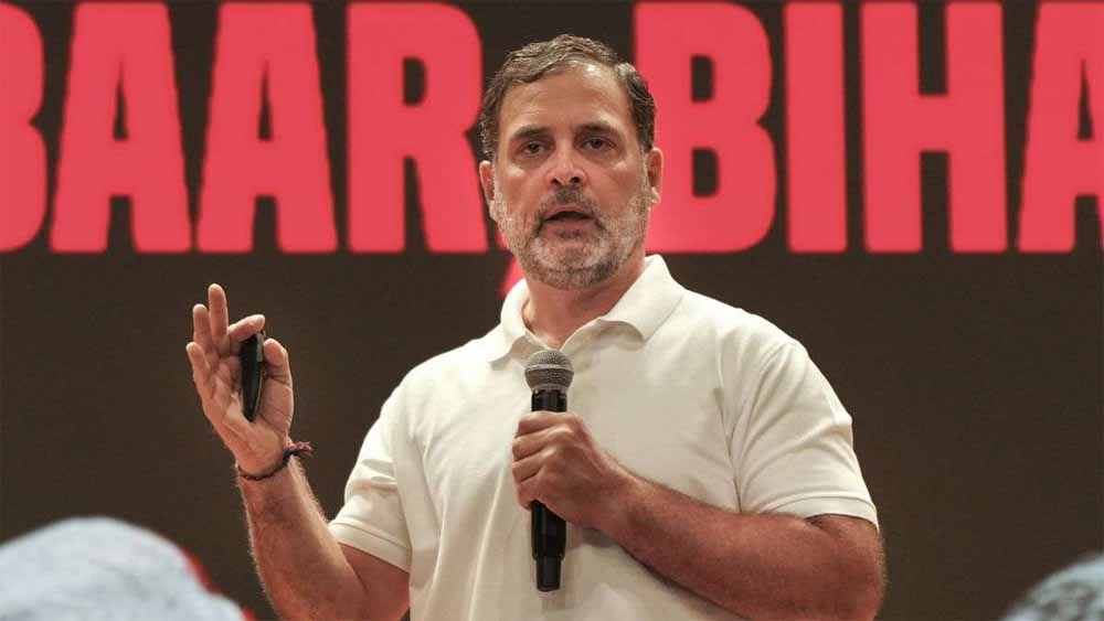 राहुल गांधी पर बढ़ा दबाव: पूर्व नौकरशाहों और सैन्य अधिकारियों ने लिखी खुली चिट्ठी, माफी की मांग