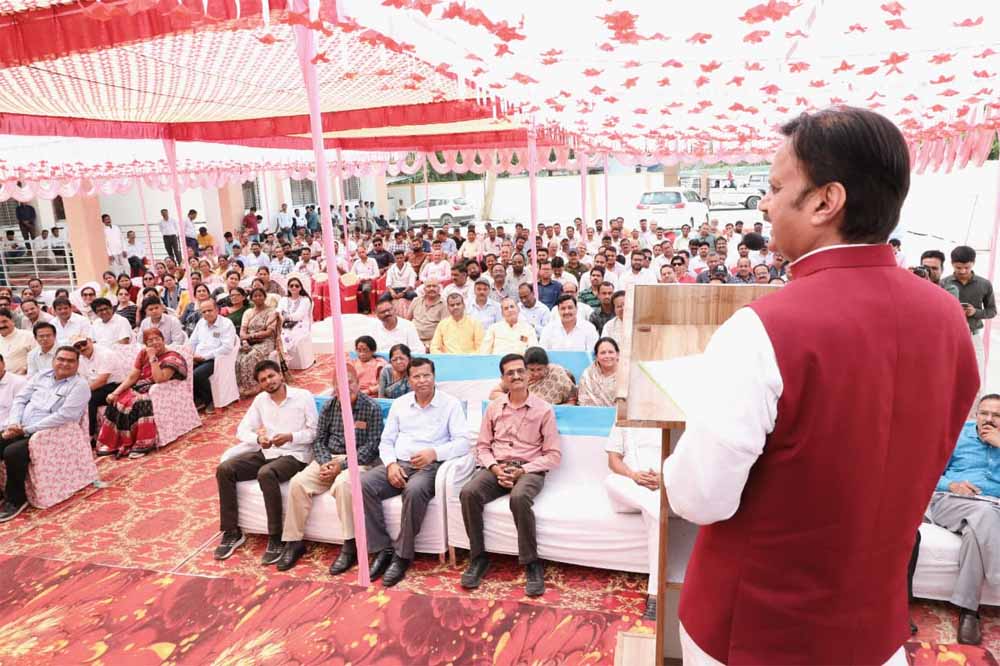 अधोसंरचना विकास के साथ शिक्षा में गुणात्मक विकास आवश्यक – उप मुख्यमंत्री शुक्ल