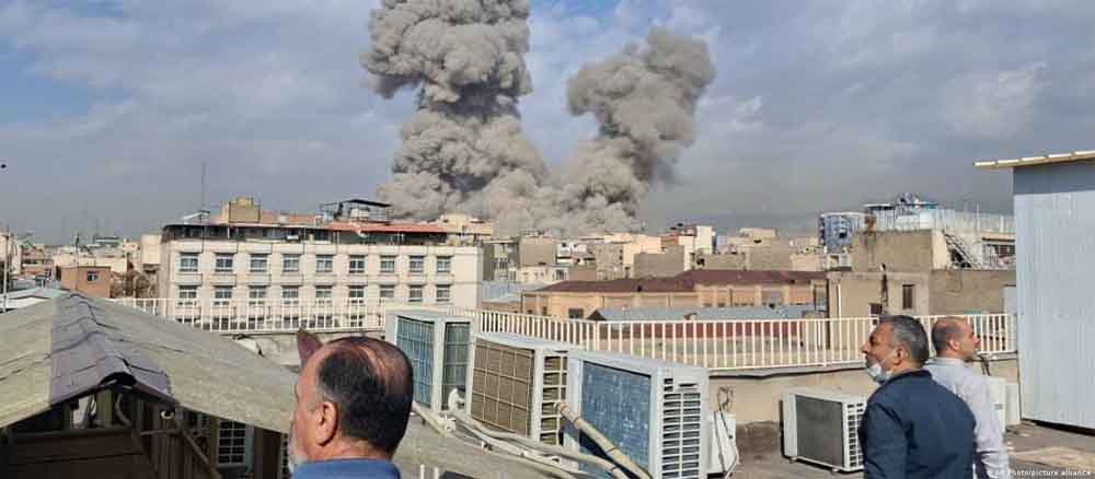 तेहरान में ब्लास्ट से दहशत, इजरायल बोला—रणनीतिक ठिकानों पर निशाना