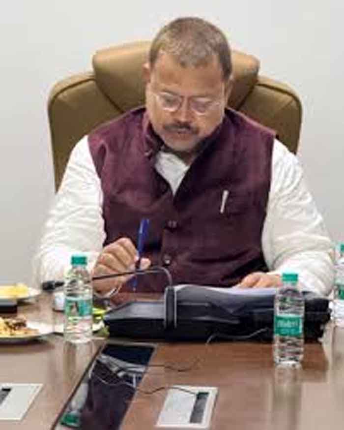 ऊर्जा मंत्री प्रद्युम्न सिंह तोमर ने इंदौर में की समीक्षा