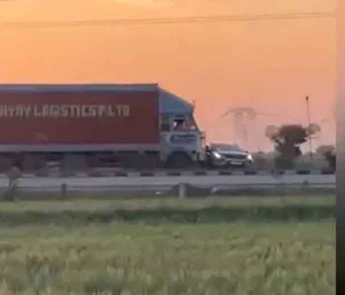 MP के ग्वालियर में खौफनाक एक्सीडेंट: ट्रक ने कार को 1 किलोमीटर तक घसीटा, बाल-बाल बचे लोग