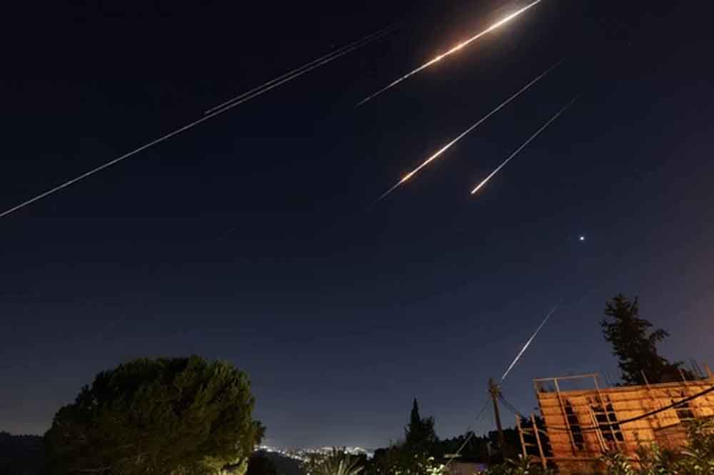 मिडिल ईस्ट में बढ़ा तनाव: ईरान के खिलाफ 100 दिन की लड़ाई के संकेत, अमेरिका ने मांगे और खुफिया अधिकारी