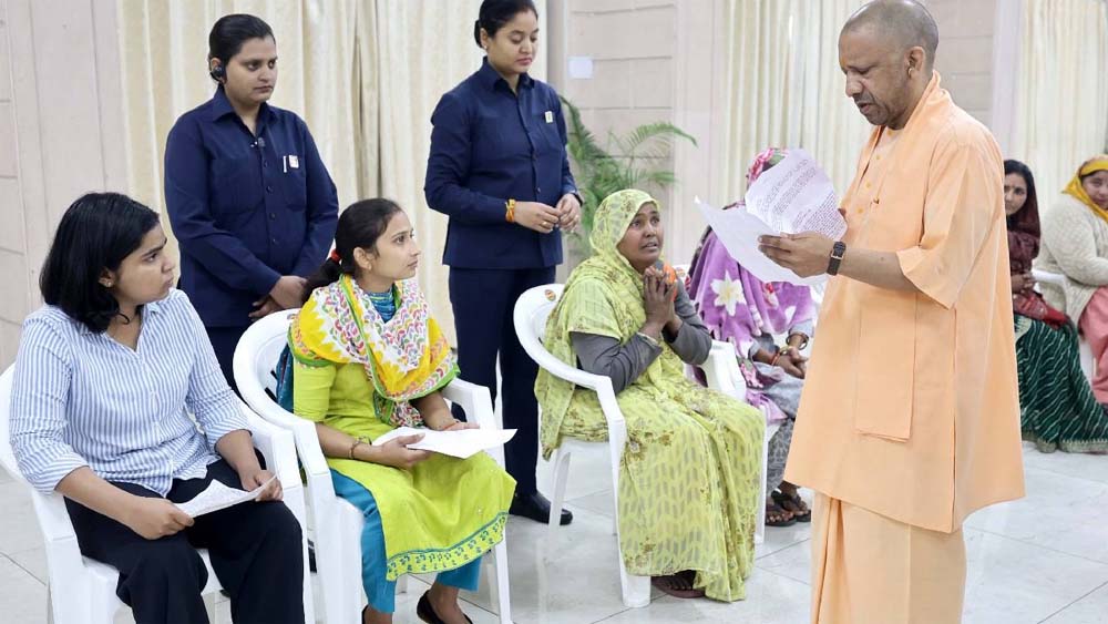 देश के रक्षकों को योगी का आश्वासन: परिवार की सुरक्षा और सम्मान हमारी प्राथमिकता