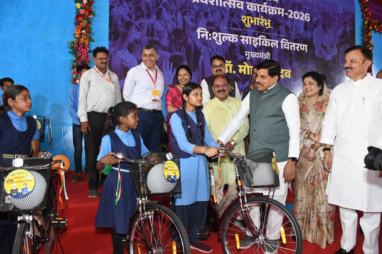 सरकारी स्कूलों में ‘जीरो ड्रॉप आउट’ पर सीएम ने दी बधाई, 4 लाख बच्चों को मिलेंगी नि:शुल्क साइकिलें, बजट में करोड़ों का प्रावधान