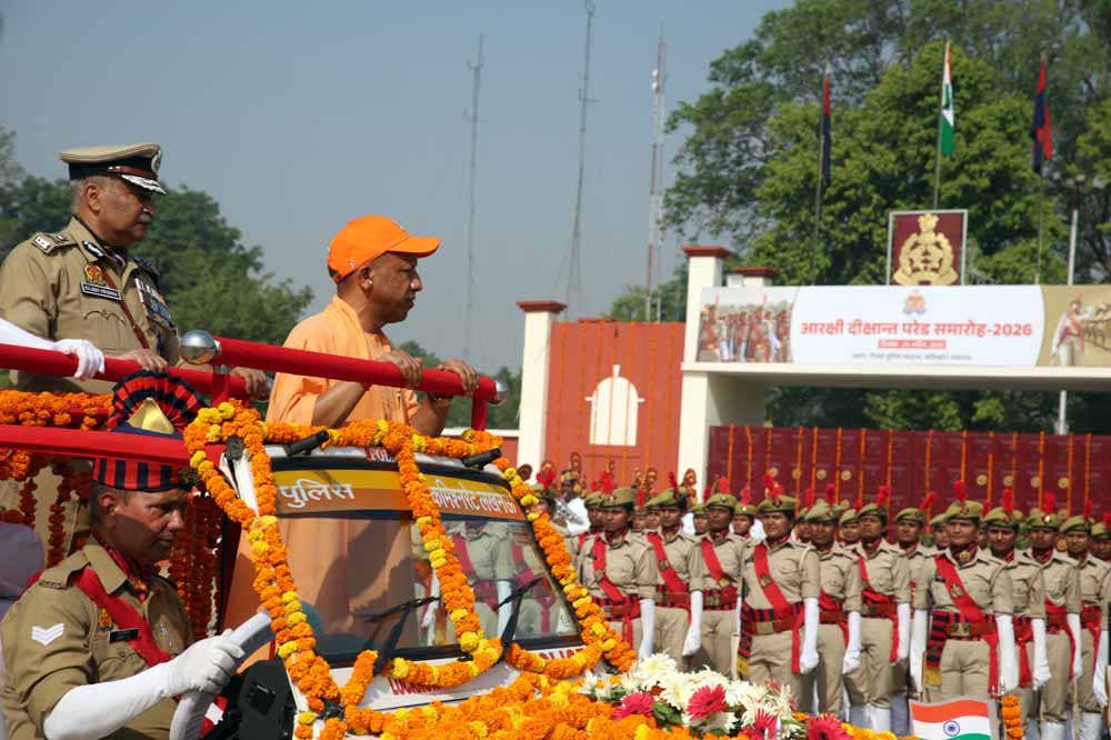 सीएम के हाथों सम्मानित हुए पुलिसकर्मी, DGP ने दिलाई देशसेवा की शपथ से बढ़ा उत्साह