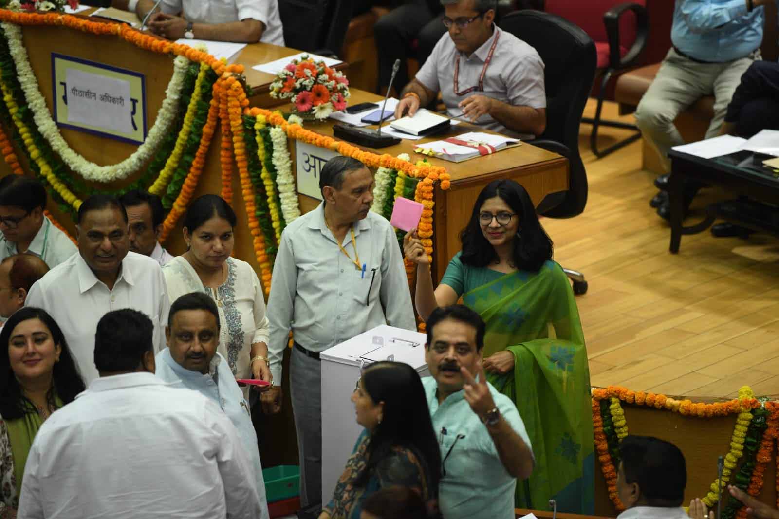 उपराज्यपाल ने कराया मतदान, कांग्रेस और AAP के उम्मीदवारों पर भारी पड़ गई भाजपा