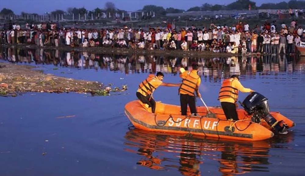 वृंदावन में दर्दनाक बोट हादसा, 10 की मौत, 5 लापता, घंटों बाद दलदल में फंसी बोट