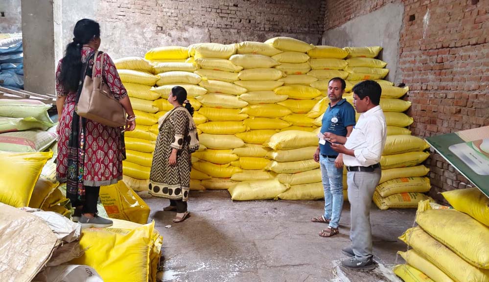 बिलासपुर में खाद वितरण में गड़बड़ी, दो दुकानों की 21 दिन की बिक्री पर रोक, लाइसेंस निलंबित