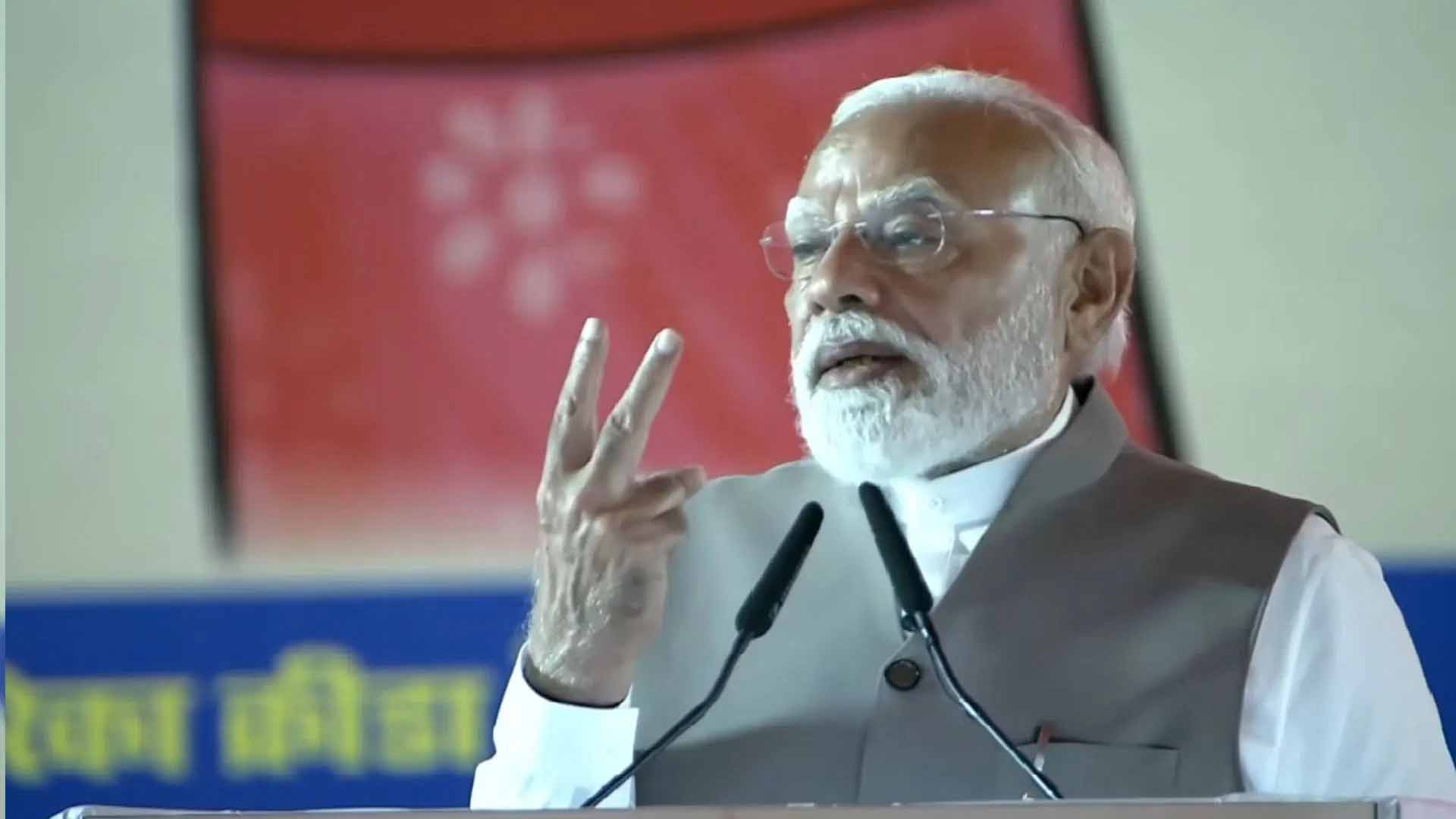 पीएम मोदी का संसदीय क्षेत्र दौरा: 163 परियोजनाओं की शुरुआत, ‘जन आक्रोश महिला सम्मेलन’ चर्चा में