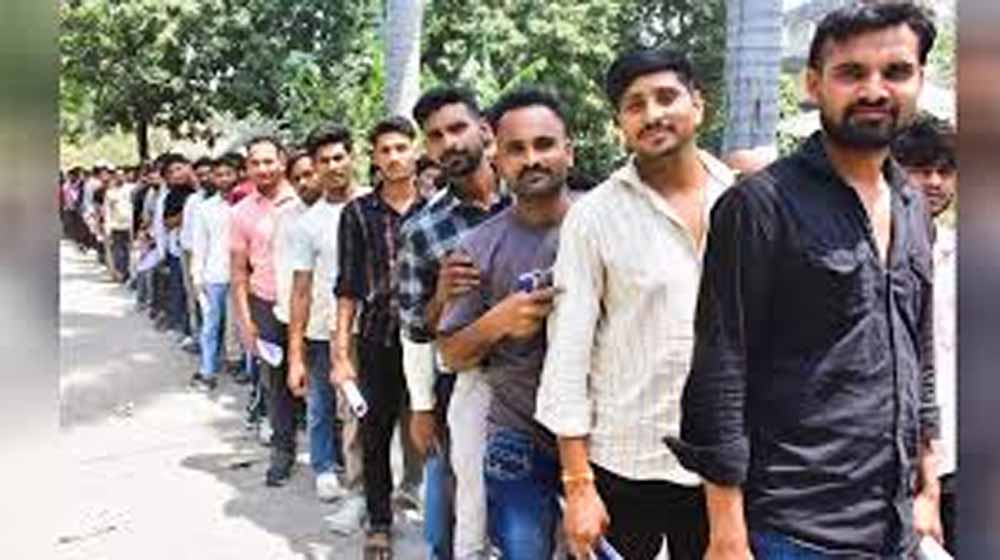300 किमी दूर सेंटर और कठिन पेपर से नाराज हुए परीक्षार्थी, लखनऊ में भर्ती परीक्षा संपन्न