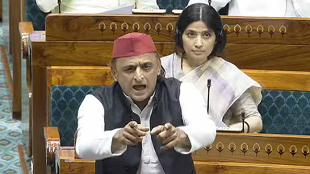 महिला आरक्षण और महंगाई पर अखिलेश यादव ने सरकार को घेरा