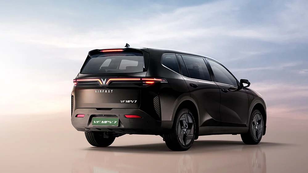 आज लॉन्च होगी 7-सीटर इलेक्ट्रिक कार, 500KM रेंज और Innova से ज्यादा क्षमता