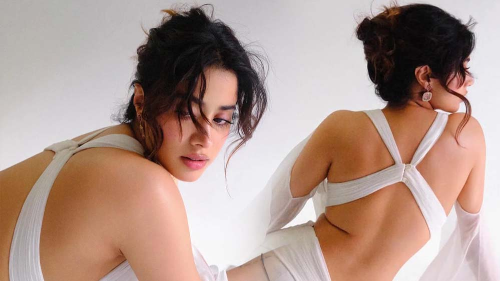 जाह्नवी कपूर का बोल्ड अवतार, बैकलेस ड्रेस में किलर पोज देकर सबको किया हैरान