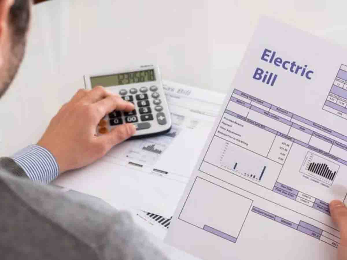 स्मार्ट मीटर ने किया दुकानदार को परेशान, 7 दिन में 5 बार भरा बिल फिर भी कटी बिजली, अब विभाग को कोर्ट घसीटने की तैयारी