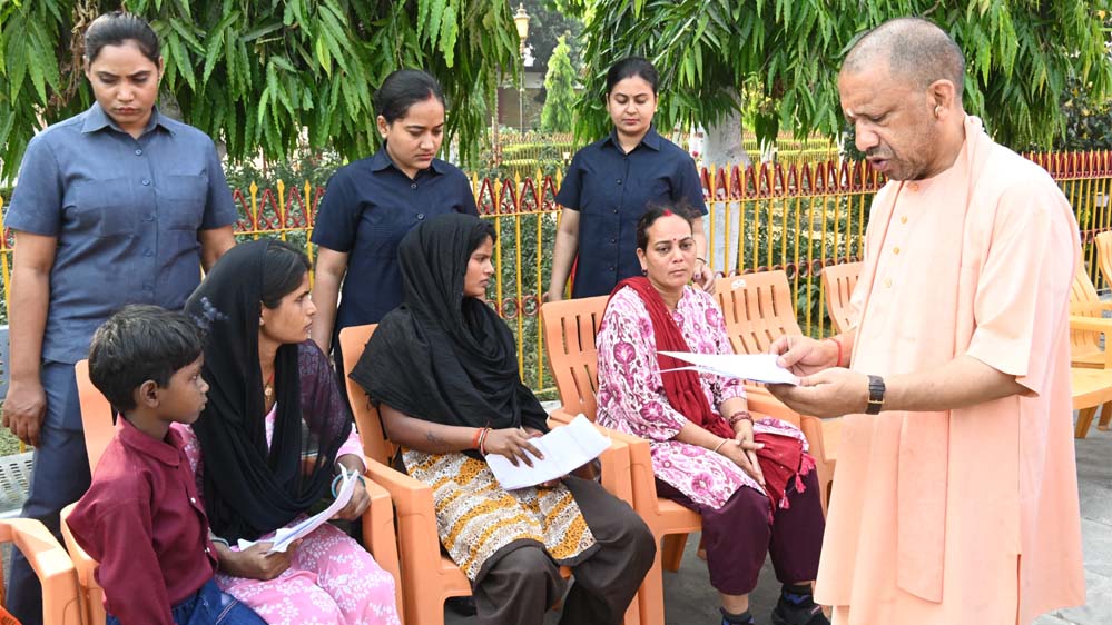 मुख्यमंत्री ने अधिकारियों से जन समस्याओं के त्वरित समाधान का निर्देश दिया