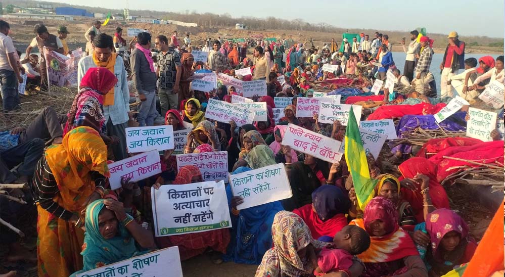 छतरपुर में केन-बेतवा लिंक प्रोजेक्ट के मुआवजे को लेकर विरोध प्रदर्शन, प्रशासन के आश्वासन पर हुआ शांत