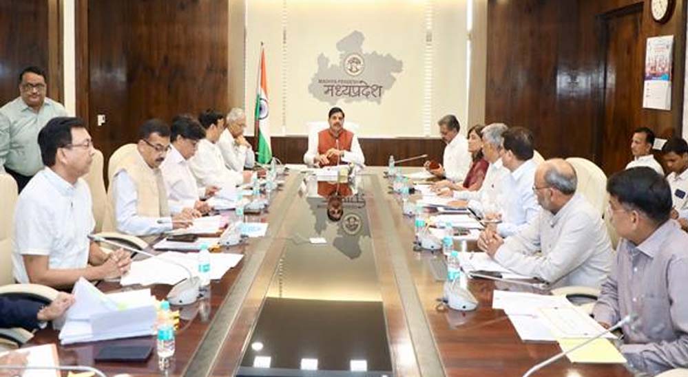 मुख्यमंत्री डॉ. यादव का निर्देश: गांवों में रात्रि विश्राम करें और कार्यों का निरीक्षण करें