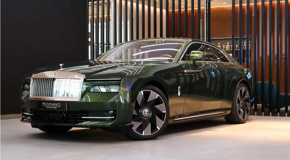 Iran War Impact: ईरान के शोरूम में धूल खा रही लग्जरी कारें, रोल्स-रॉयस और फेरारी भी शामिल