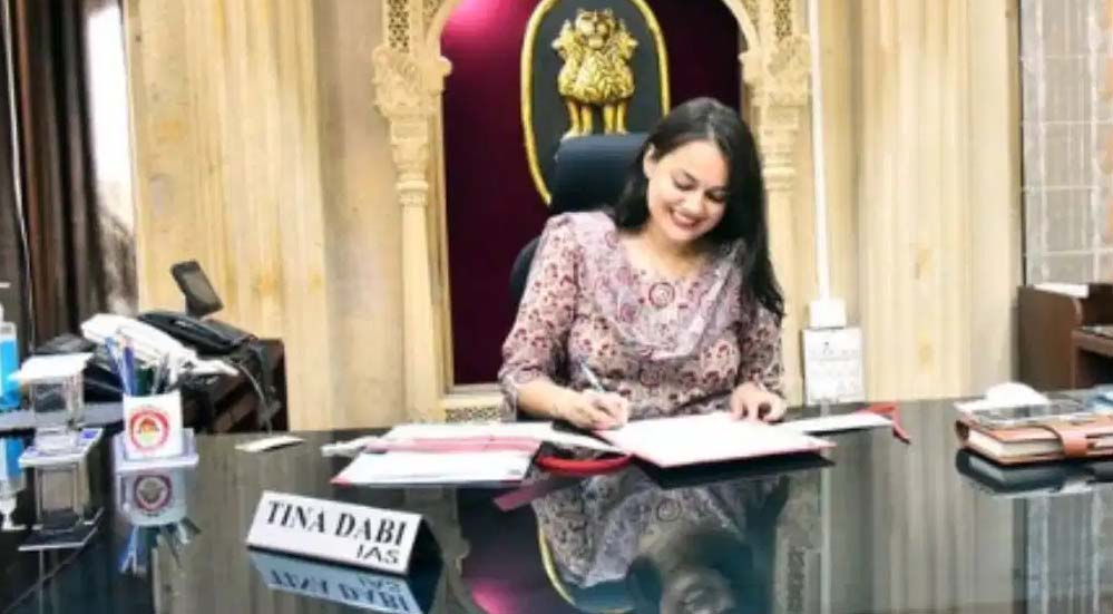 टीना डाबी समेत 65 IAS अफसरों का ट्रांसफर, राजस्थान में 25 जिलों के कलेक्टर में बदलाव