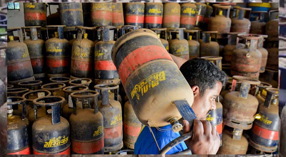 कमर्शियल LPG की कीमतों में ₹195.5 का उछाल, वित्तीय वर्ष के पहले दिन महंगाई का शिकार