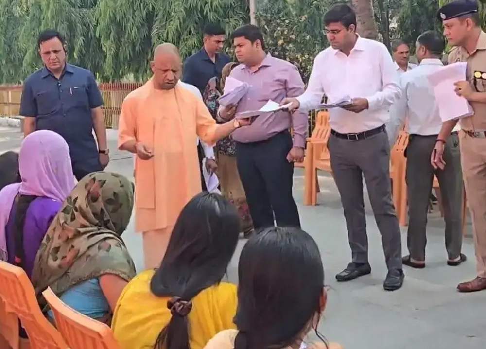 जनता दर्शन में मुख्यमंत्री ने सुनीं 200 लोगों की समस्याएं, अधिकारियों को दिए निस्तारण के निर्देश