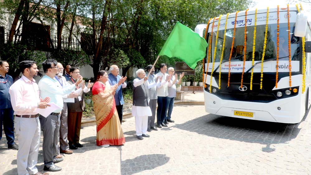 राज्यपाल पटेल का दावा: कौशल और सामाजिक उद्यमिता से भारत बनेगा विकसित