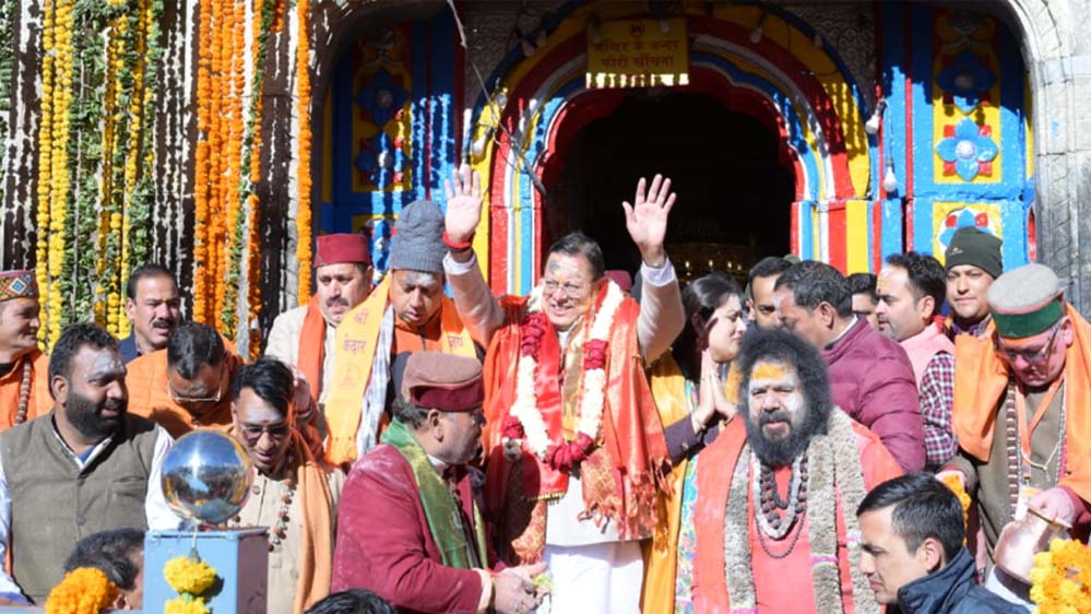 केदारनाथ धाम के कपाट खुलते ही गूंजे महादेव के जयकारे, श्रद्धालुओं पर हुई पुष्प वर्षा