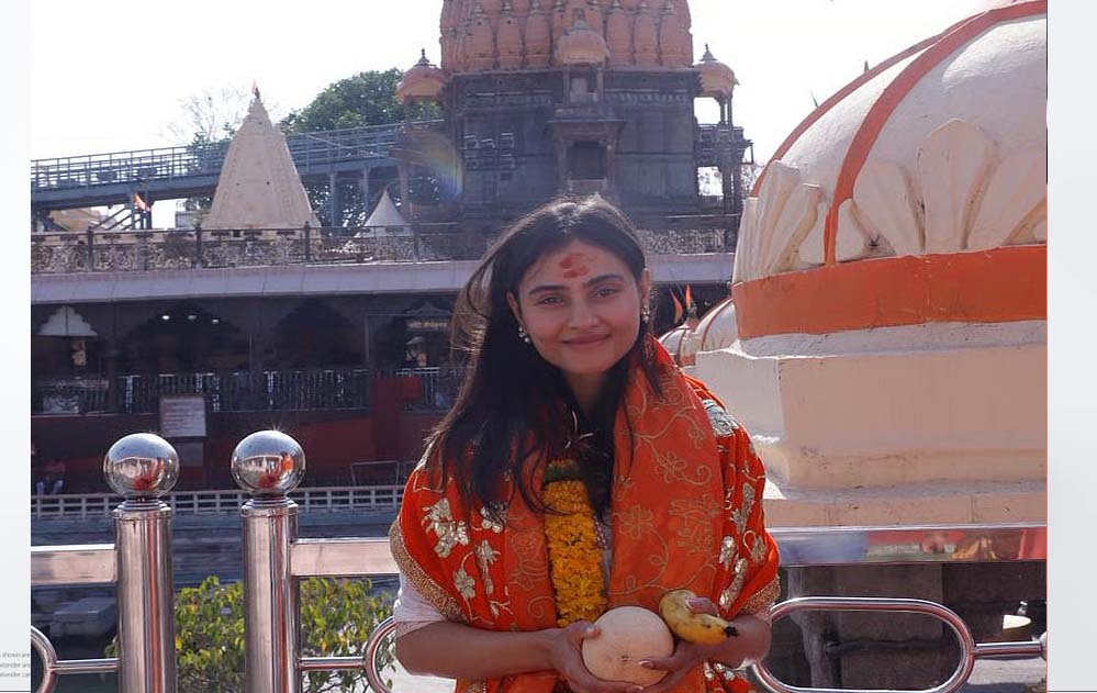 बाबा महाकाल के दर पर एक्ट्रेस जानकी बोदीवाला, नंदी महाराज के कानों में बयां की अपनी मनोकामना