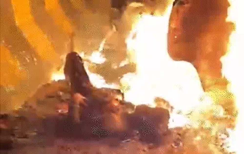 मिर्जापुर: ट्रक के ब्रेक फेल, बोलेरो में टक्कर, 9 लोग जिंदा जल गए