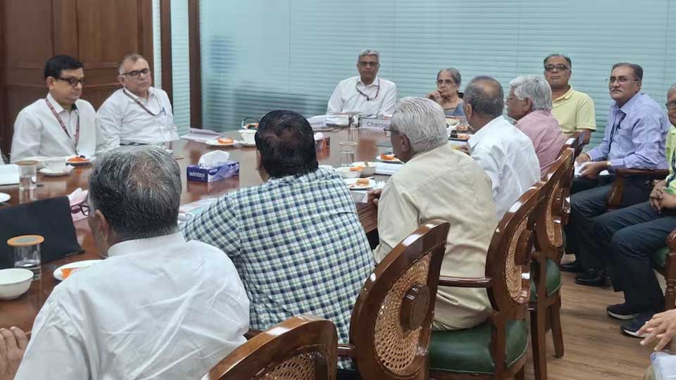 8वें वेतन आयोग पर अहम अपडेट, सैलरी और फिटमेंट फैक्टर का होगा निर्णय