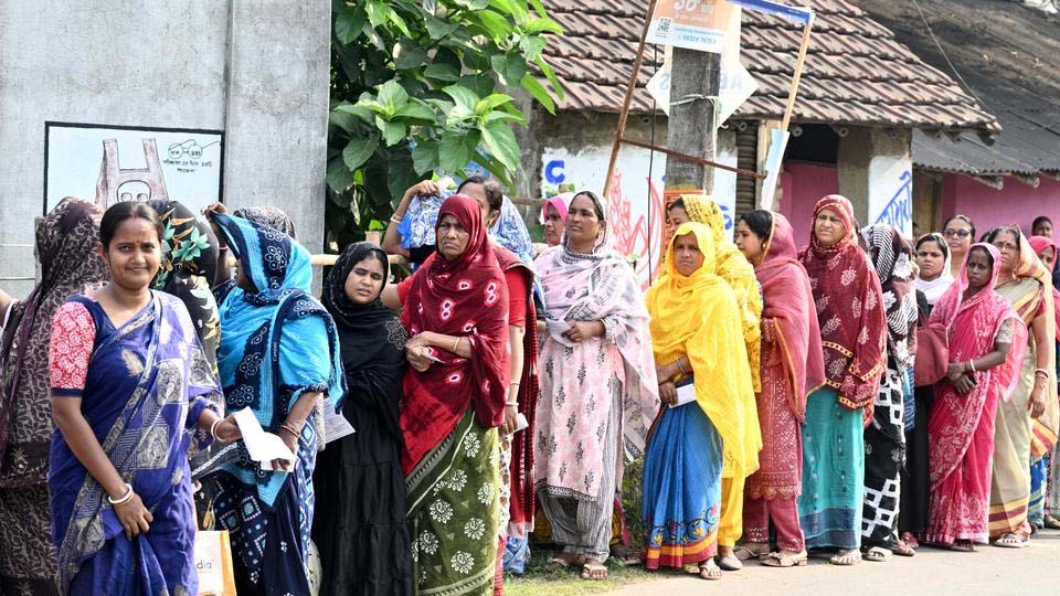 ममता ने बंगाल में गड़बड़ी का आरोप लगाया, नादिया में BJP कार्यकर्ता पर हमले के बाद 18% वोटिंग