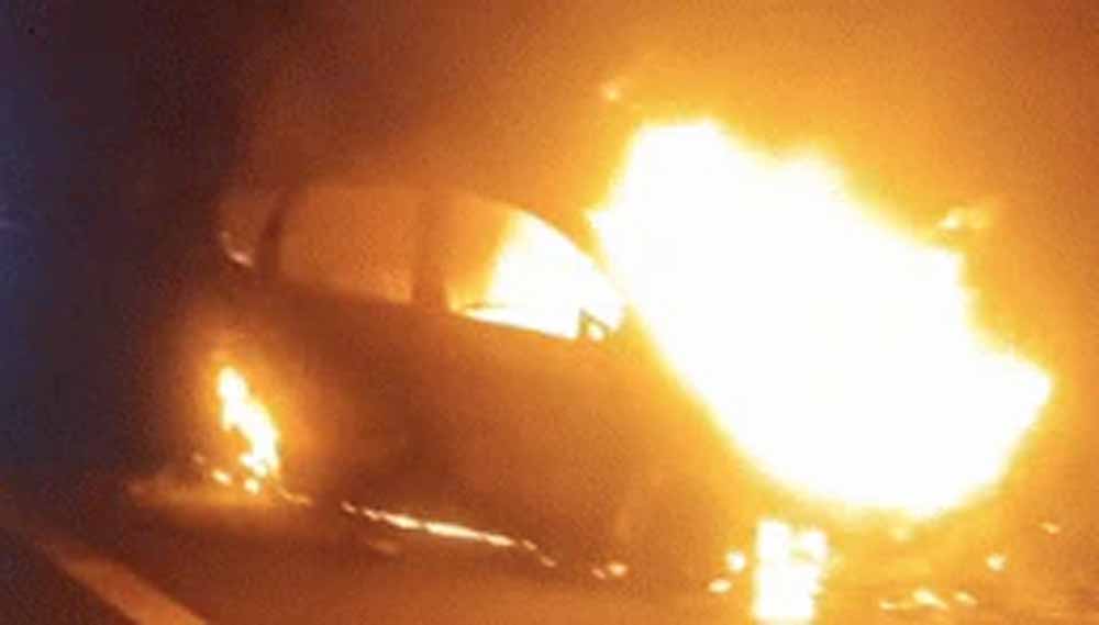 सीएनजी कार में आग लगने से बड़ा हादसा, 5 की मौत, चालक गंभीर रूप से झुलसा